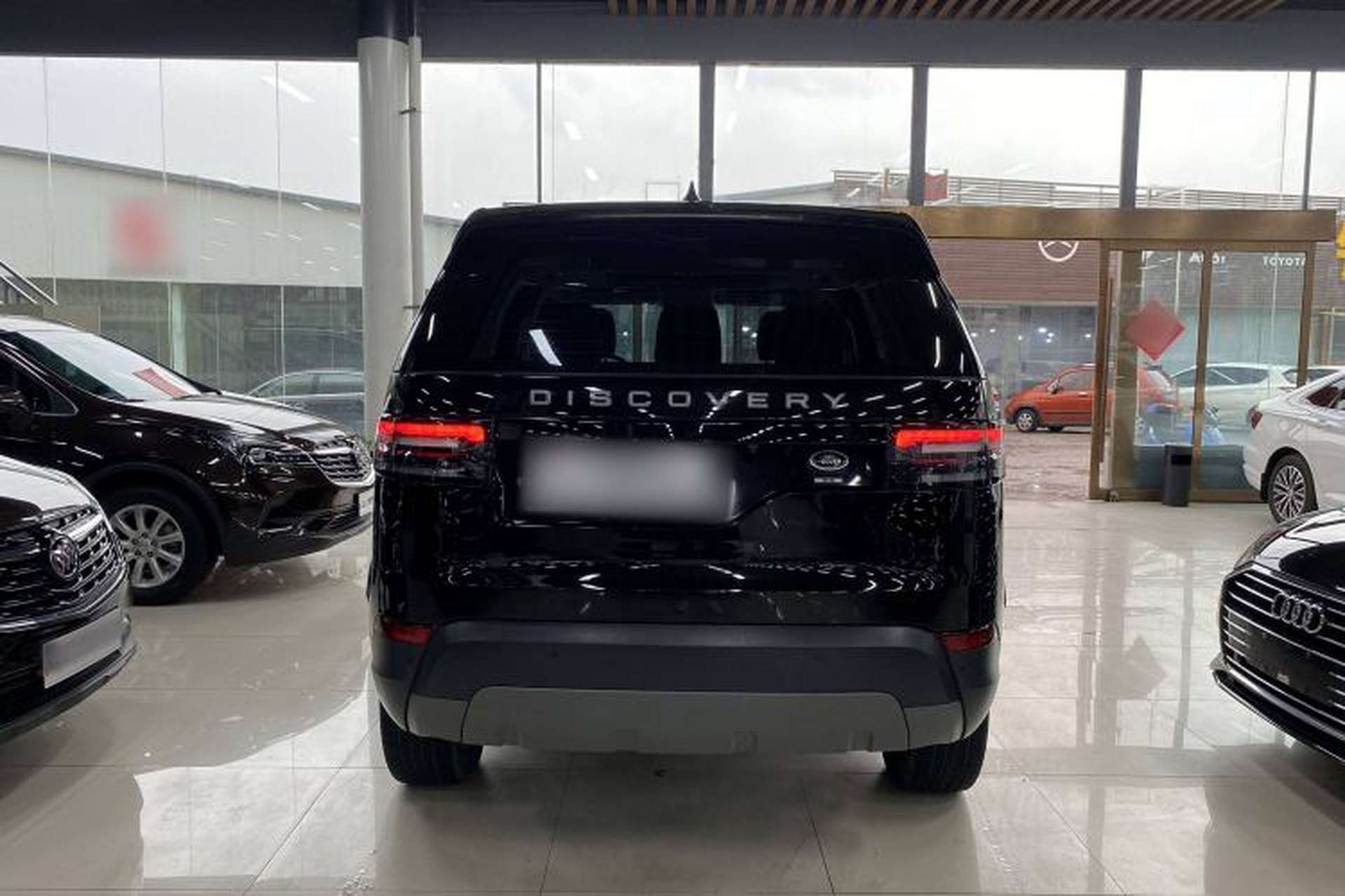 Used Land Rover Discovery 2017 3.0 SC V6 S Exterior 4