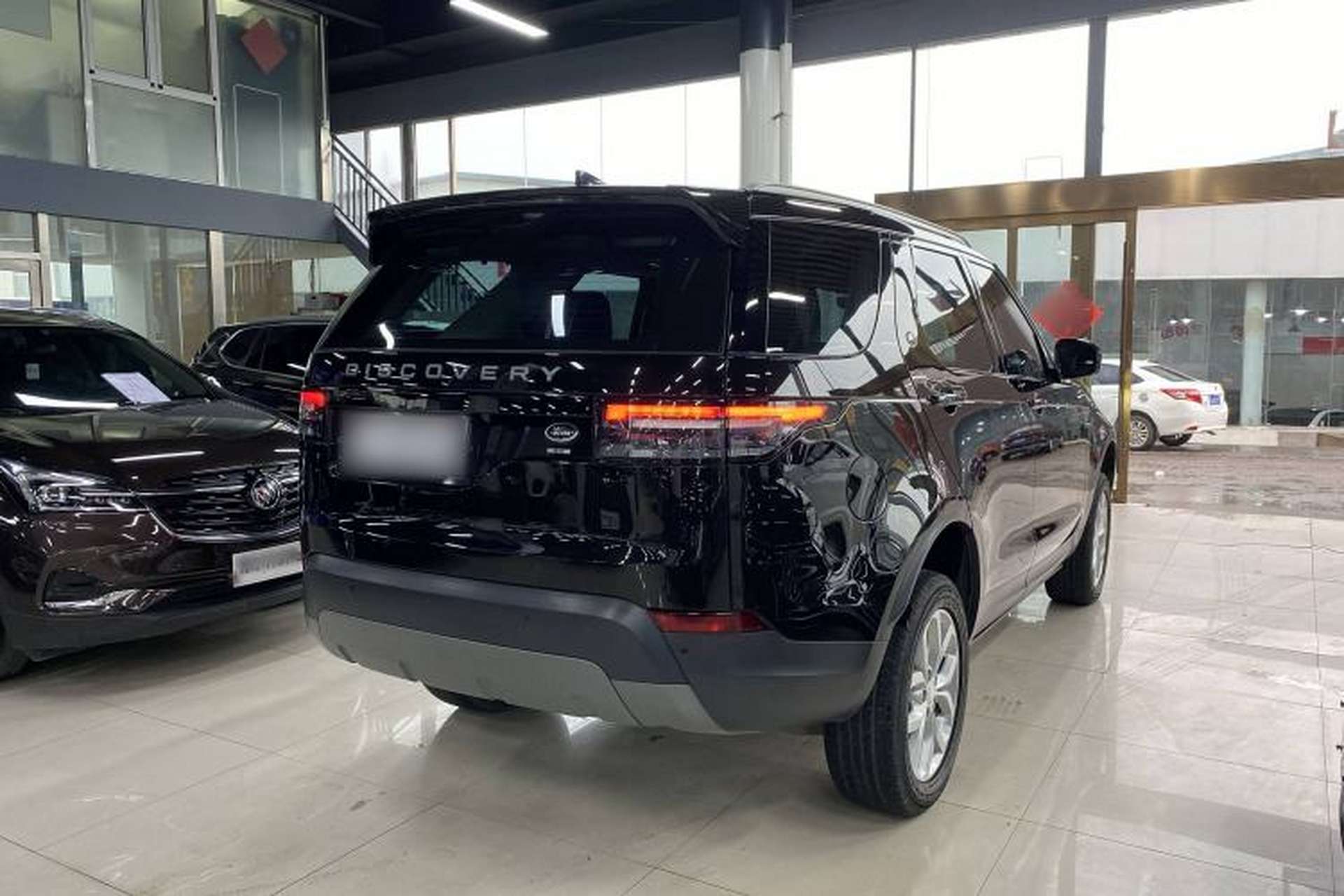 Used Land Rover Discovery 2017 3.0 SC V6 S Exterior 5