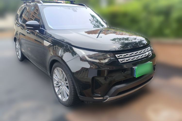 Used Land Rover Discovery 2017 3.0 SC V6 HSE LUXURY Front Right 45 Deg