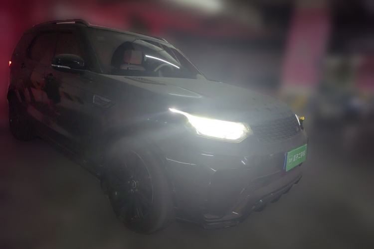 Used Land Rover Discovery 2017 3.0 SC V6 HSE Front Right 45 Deg