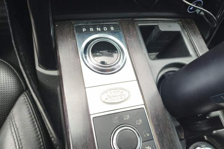Used Land Rover Discovery 2017 3.0 SC V6 SE Gear Lever