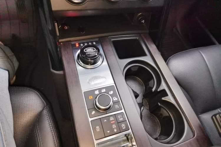 Used Land Rover Discovery 2017 3.0 SC V6 SE Gear Lever