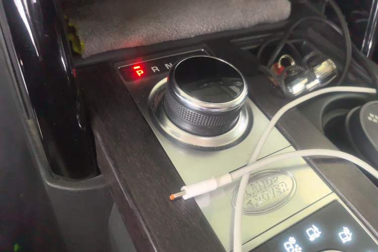 Used Land Rover Discovery 2017 3.0 SC V6 SE Gear Lever