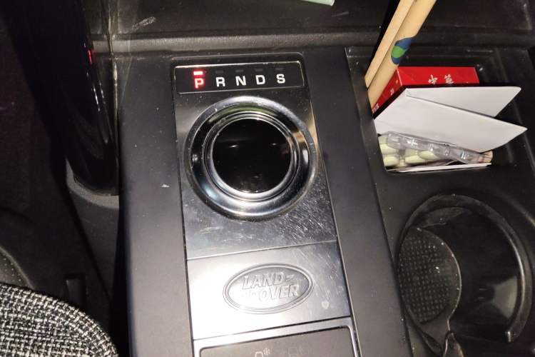 Used Land Rover Discovery 2017 3.0 SC V6 SE Gear Lever