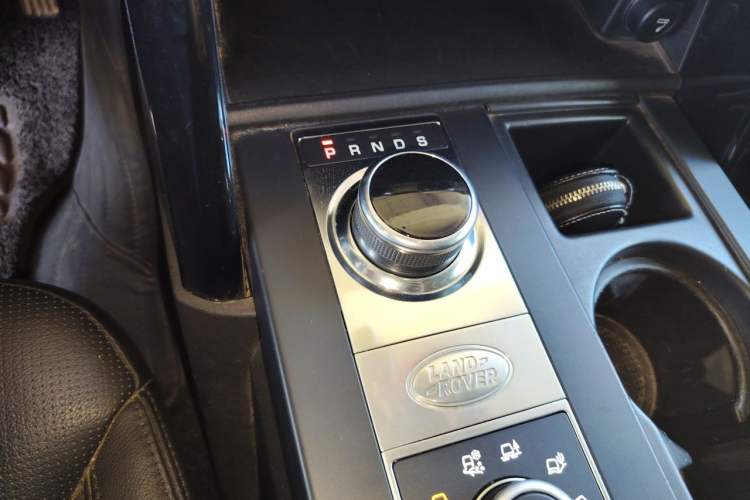 Used Land Rover Discovery 2017 3.0 SC V6 SE Gear Lever