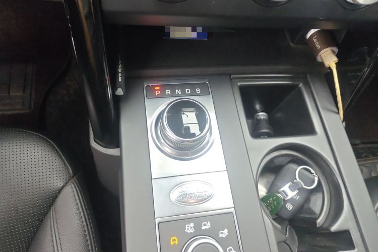 Used Land Rover Discovery 2017 3.0 SC V6 SE Gear Lever