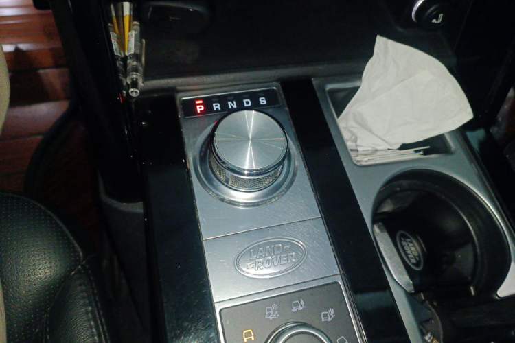 Used Land Rover Discovery 2017 3.0 SC V6 SE Gear Lever