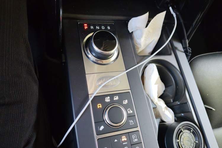 Used Land Rover Discovery 2017 3.0 SC V6 SE Gear Lever