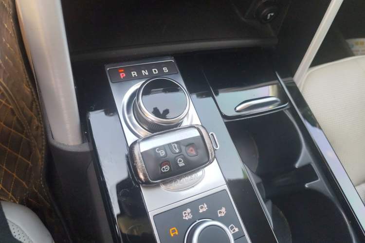 Used Land Rover Discovery 2017 3.0 SC V6 HSE Gear Lever
