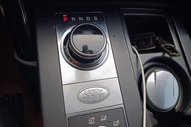 Used Land Rover Discovery 2017 3.0 SC V6 SE Gear Lever