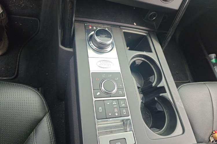 Used Land Rover Discovery 2017 3.0 SC V6 SE Gear Lever