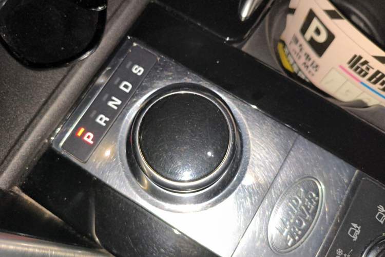 Used Land Rover Discovery 2017 3.0 SC V6 HSE Gear Lever
