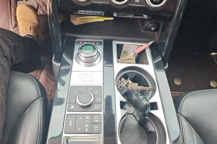 Used Land Rover Discovery 2017 3.0 SC V6 SE Gear Lever