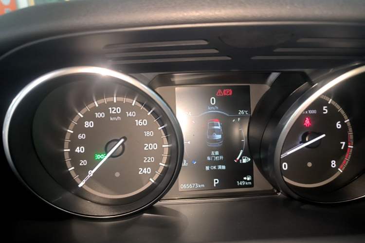 Used Land Rover Discovery 2017 3.0 SC V6 HSE Instrument Cluster