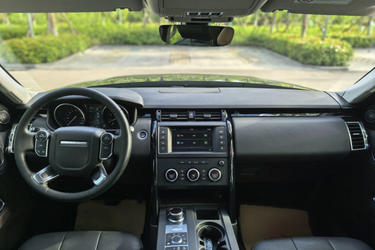 Used Land Rover Discovery 2017 3.0 SC V6 SE Interior 1