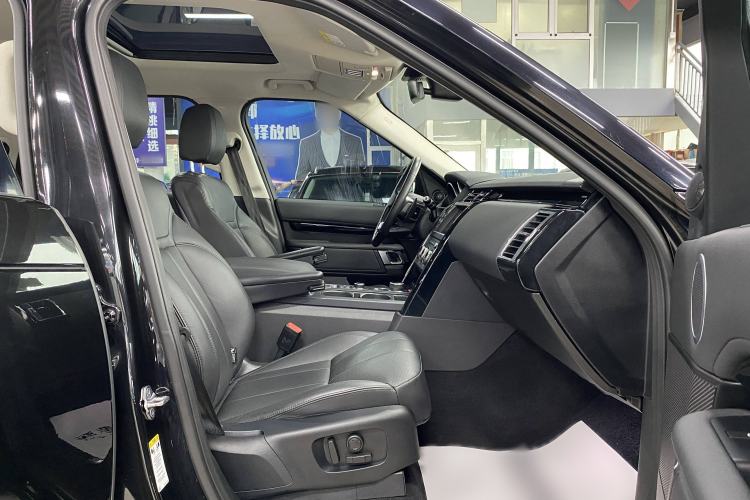 Used Land Rover Discovery 2017 3.0 SC V6 S Interior 10