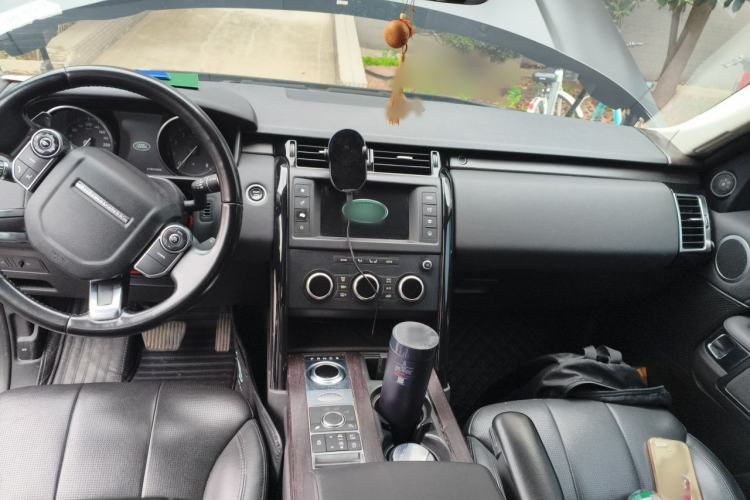 Used Land Rover Discovery 2017 3.0 SC V6 SE Interior 2