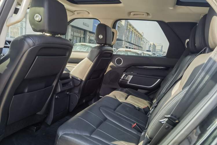 Used Land Rover Discovery 2017 3.0 SC V6 SE Interior 2