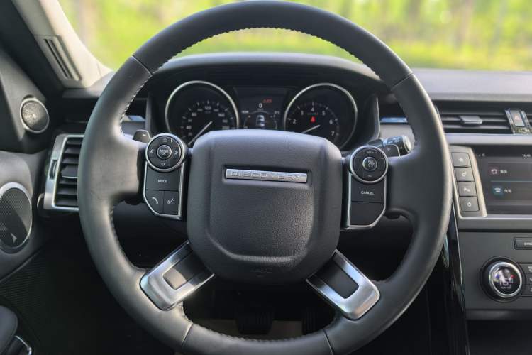 Used Land Rover Discovery 2017 3.0 SC V6 SE Interior 2