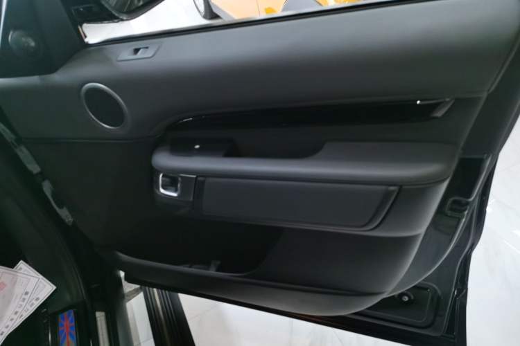 Used Land Rover Discovery 2017 3.0 SC V6 S Interior 2