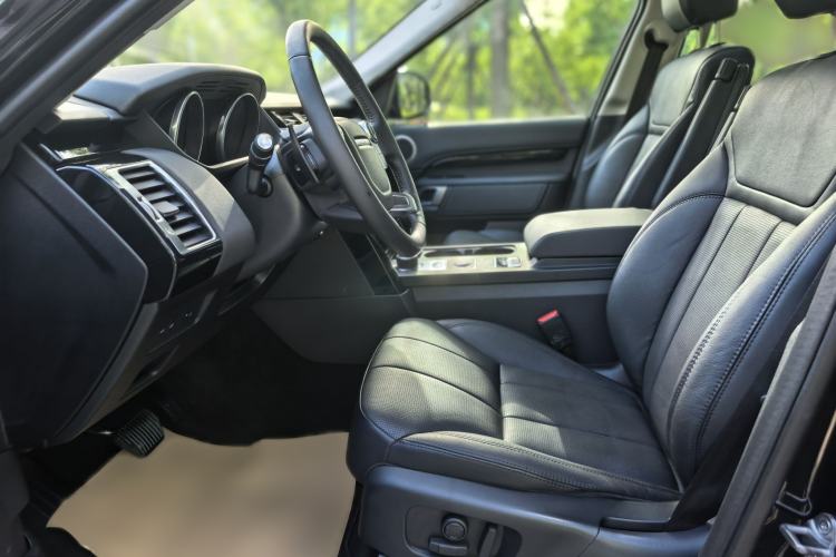 Used Land Rover Discovery 2017 3.0 SC V6 SE Interior 3