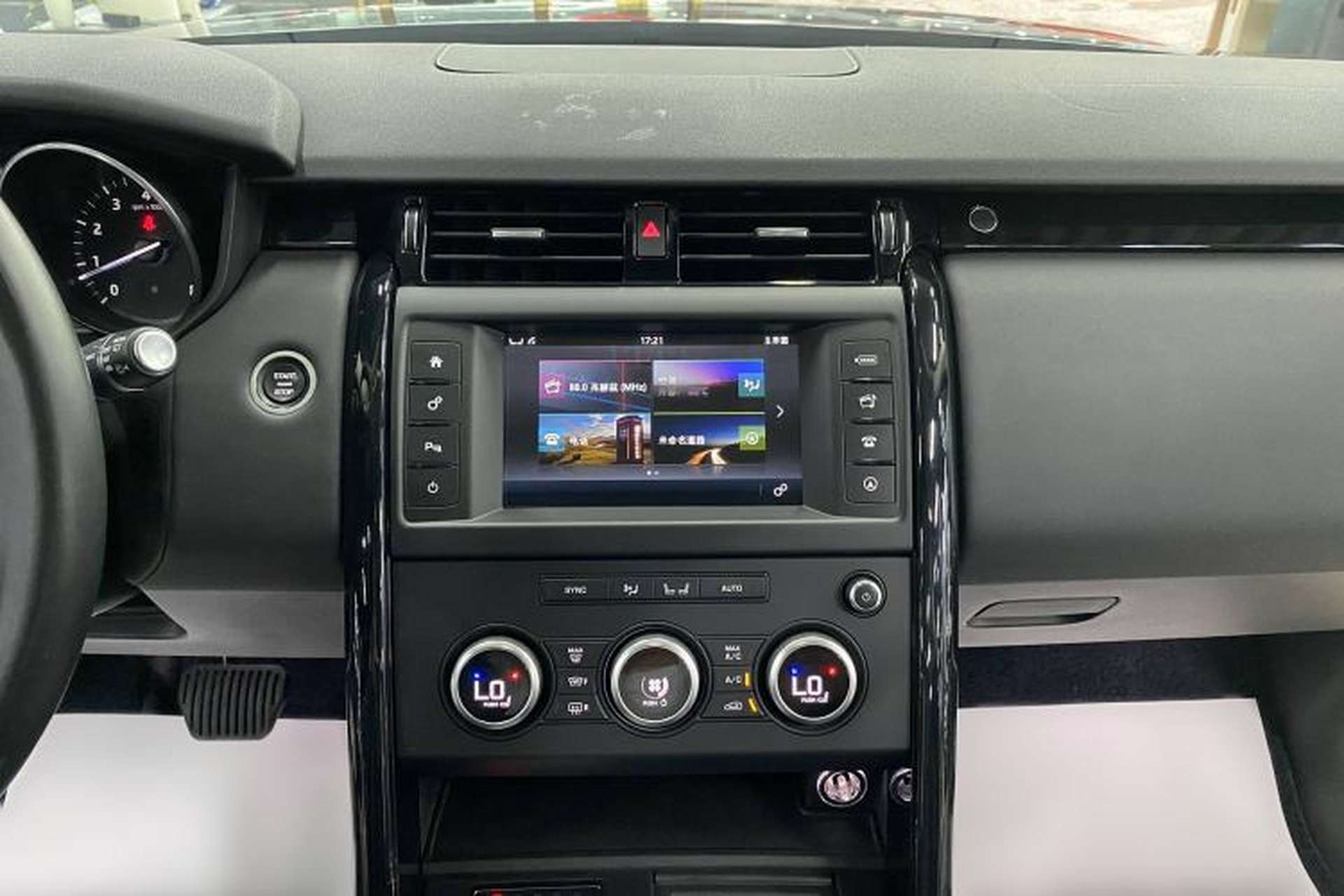 Used Land Rover Discovery 2017 3.0 SC V6 S Interior 3