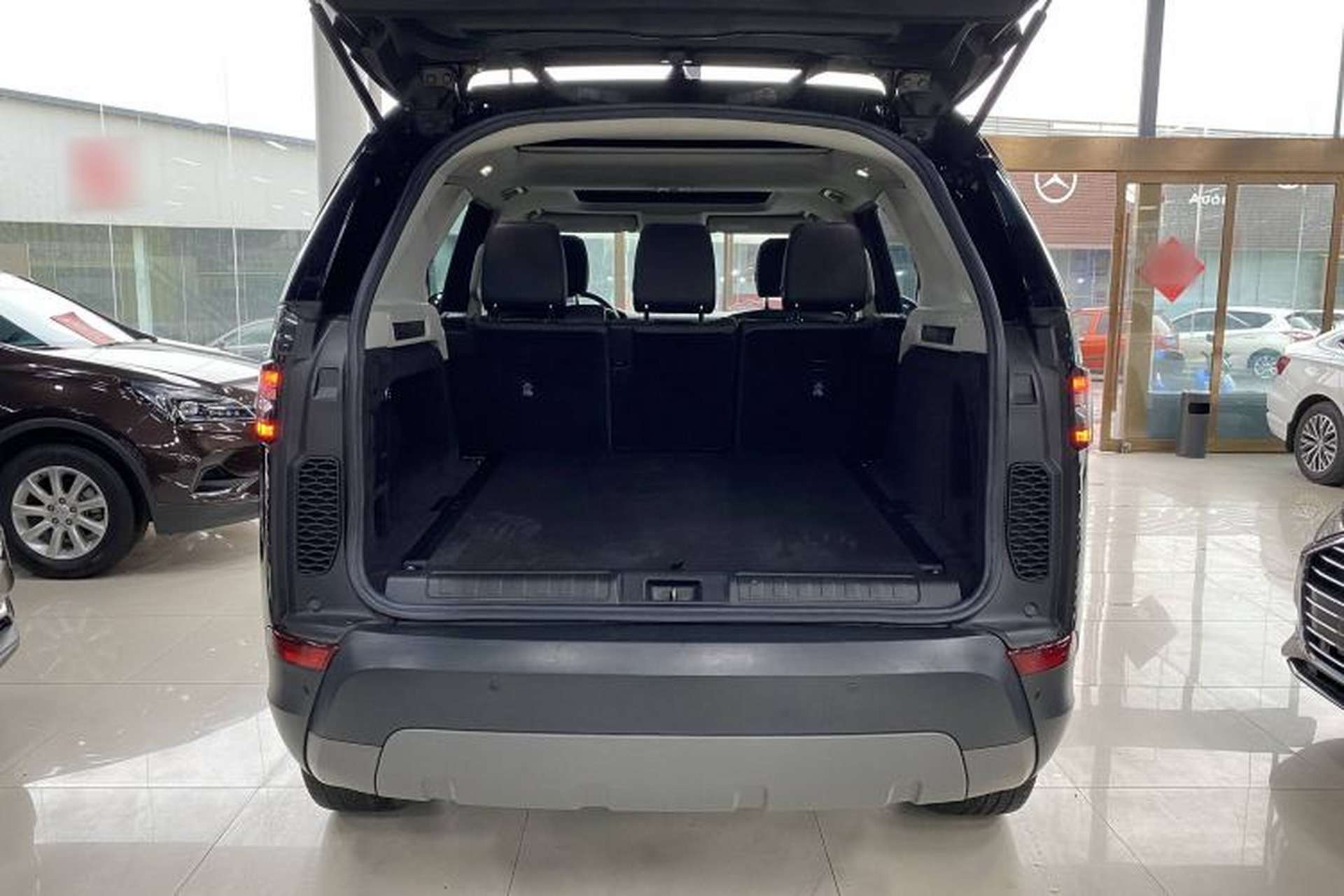 Used Land Rover Discovery 2017 3.0 SC V6 S Interior 7