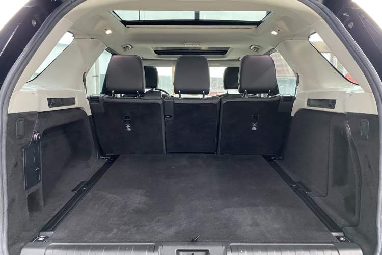 Used Land Rover Discovery 2017 3.0 SC V6 S Interior 8