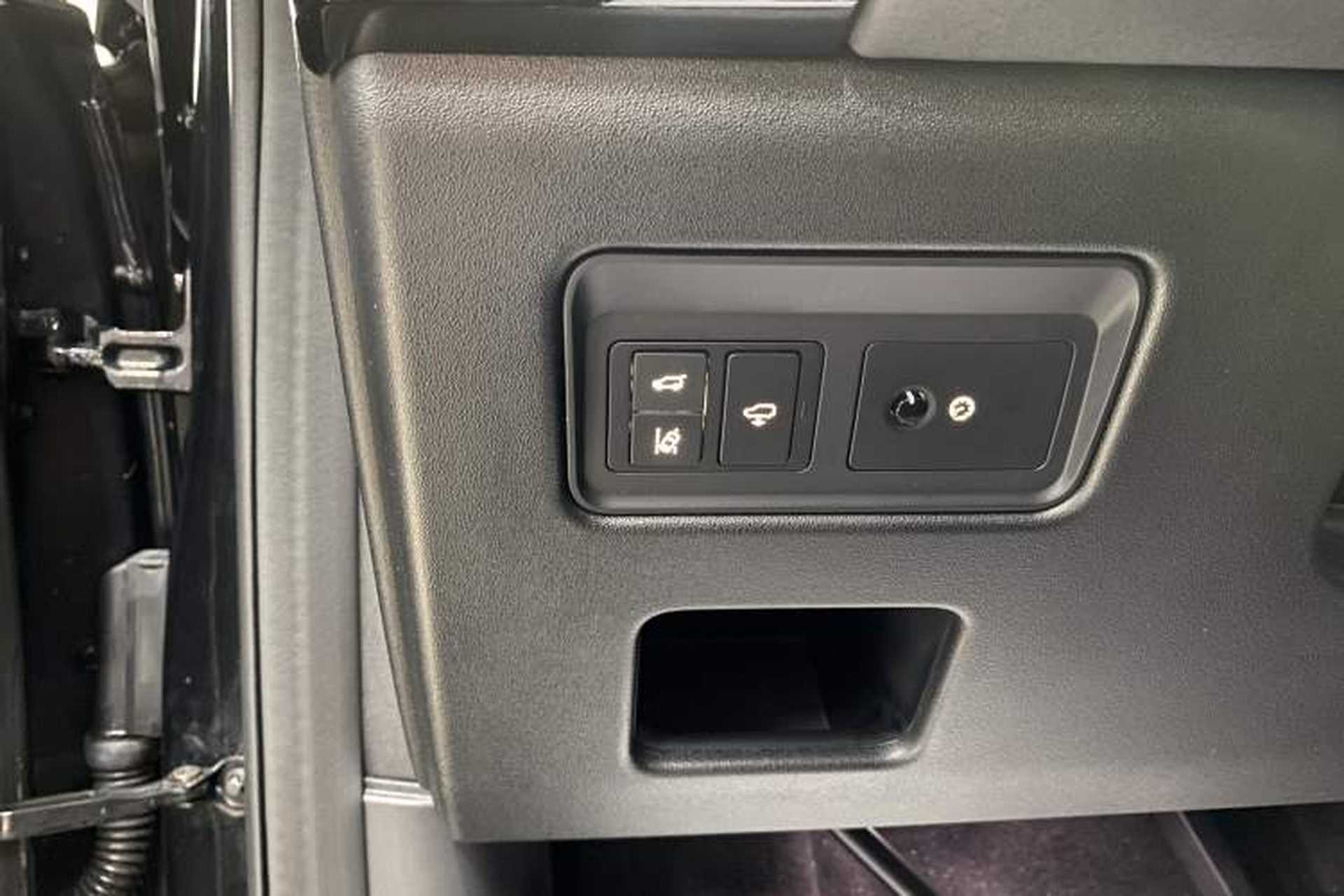 Used Land Rover Discovery 2017 3.0 SC V6 S Interior 9