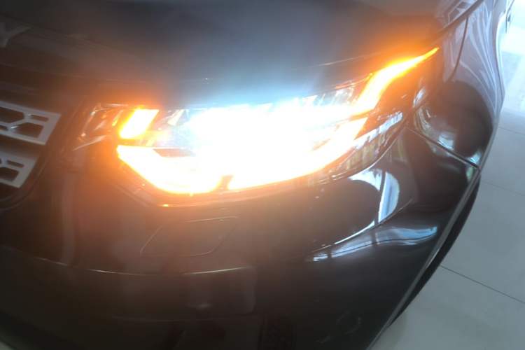 Used Land Rover Discovery 2017 3.0 SC V6 HSE Left Front Headlight