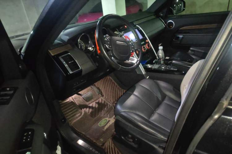 Used Land Rover Discovery 2017 3.0 SC V6 HSE Left Front Seat