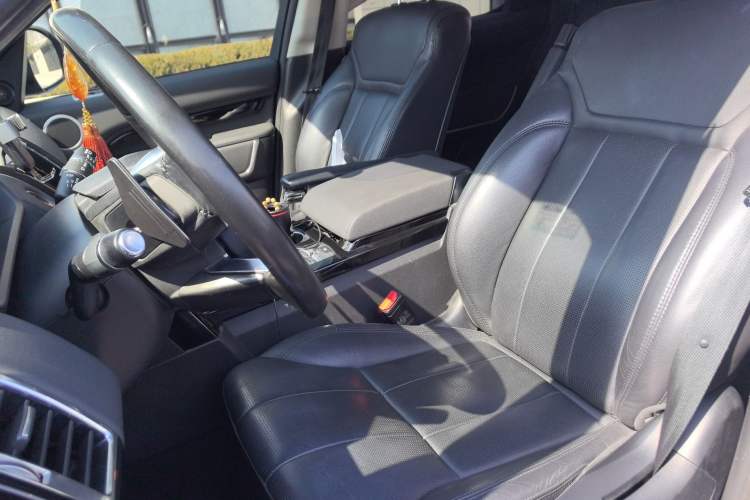 Used Land Rover Discovery 2017 3.0 SC V6 SE Left Front Seat