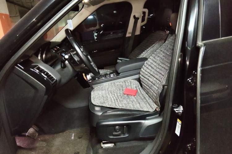 Used Land Rover Discovery 2017 3.0 SC V6 SE Left Front Seat