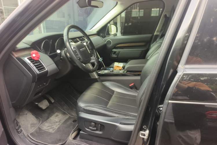 Used Land Rover Discovery 2017 3.0 SC V6 HSE Left Front Seat