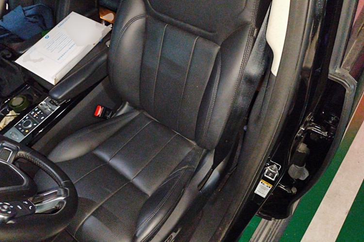 Used Land Rover Discovery 2017 3.0 SC V6 HSE Left Front Seat
