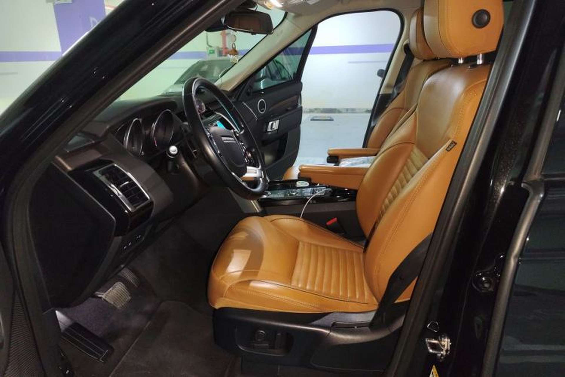 Used Land Rover Discovery 2017 3.0 SC V6 HSE Left Front Seat