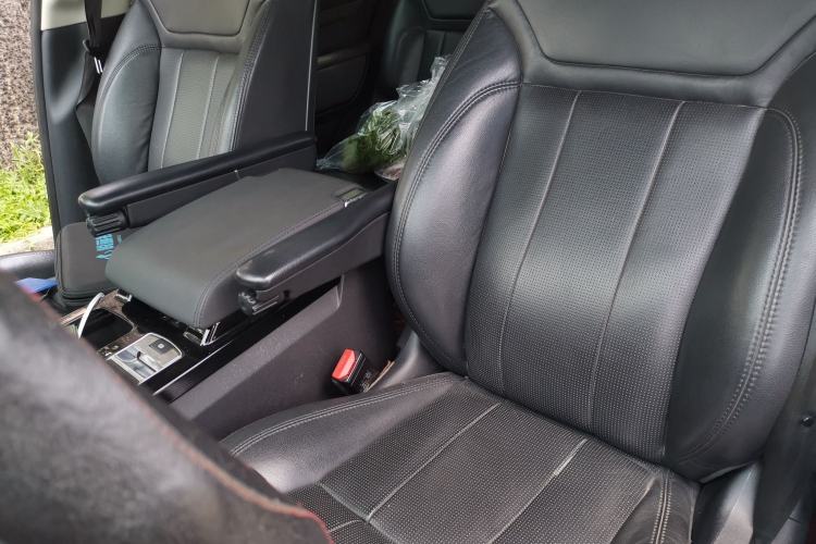 Used Land Rover Discovery 2017 3.0 SC V6 HSE Left Front Seat