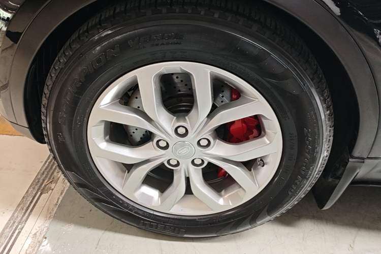 Used Land Rover Discovery 2017 3.0 SC V6 SE Left Front Wheel Hub