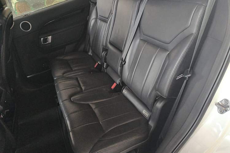Used Land Rover Discovery 2017 3.0 SC V6 HSE Left Rear Seat