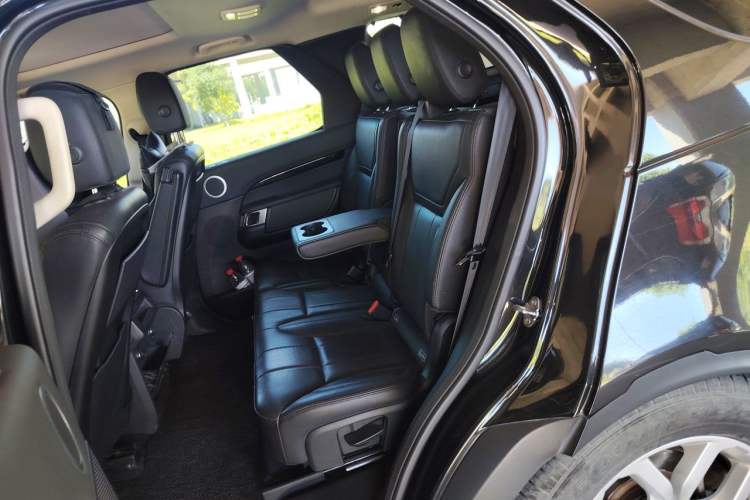 Used Land Rover Discovery 2017 3.0 SC V6 SE Left Rear Seat