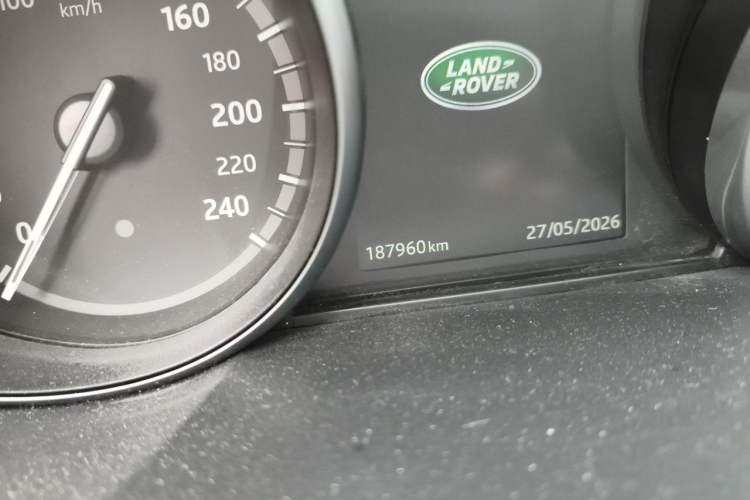Used Land Rover Discovery 2017 3.0 SC V6 SE Odometer Close Up