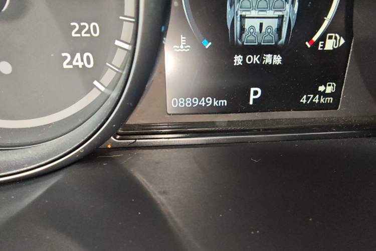 Used Land Rover Discovery 2017 3.0 SC V6 SE Odometer Close Up