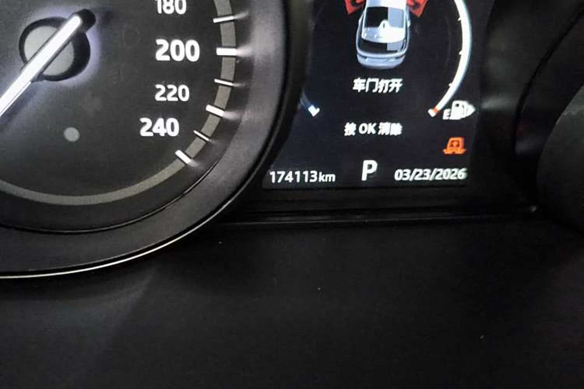 Used Land Rover Discovery 2017 3.0 SC V6 HSE Odometer Close Up