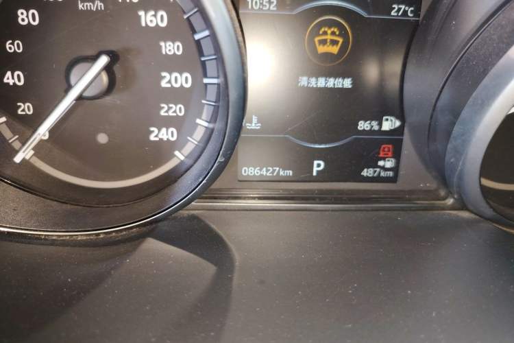 Used Land Rover Discovery 2017 3.0 SC V6 SE Odometer Close Up