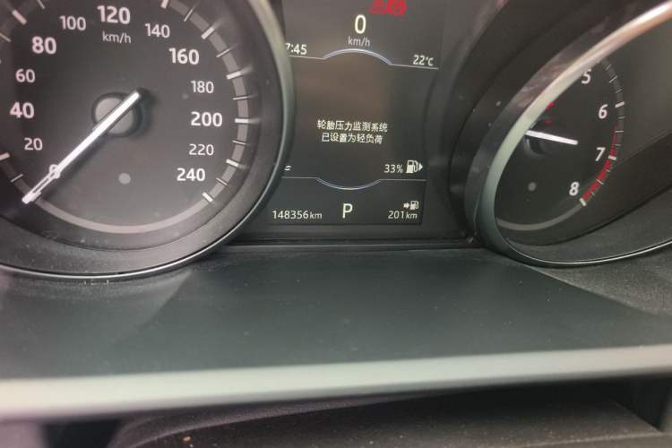 Used Land Rover Discovery 2017 3.0 SC V6 HSE Odometer Close Up
