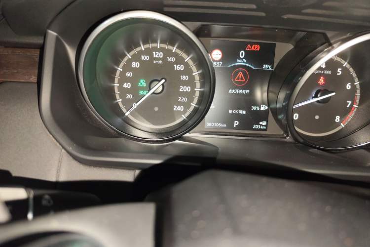 Used Land Rover Discovery 2017 3.0 SC V6 HSE Odometer Close Up