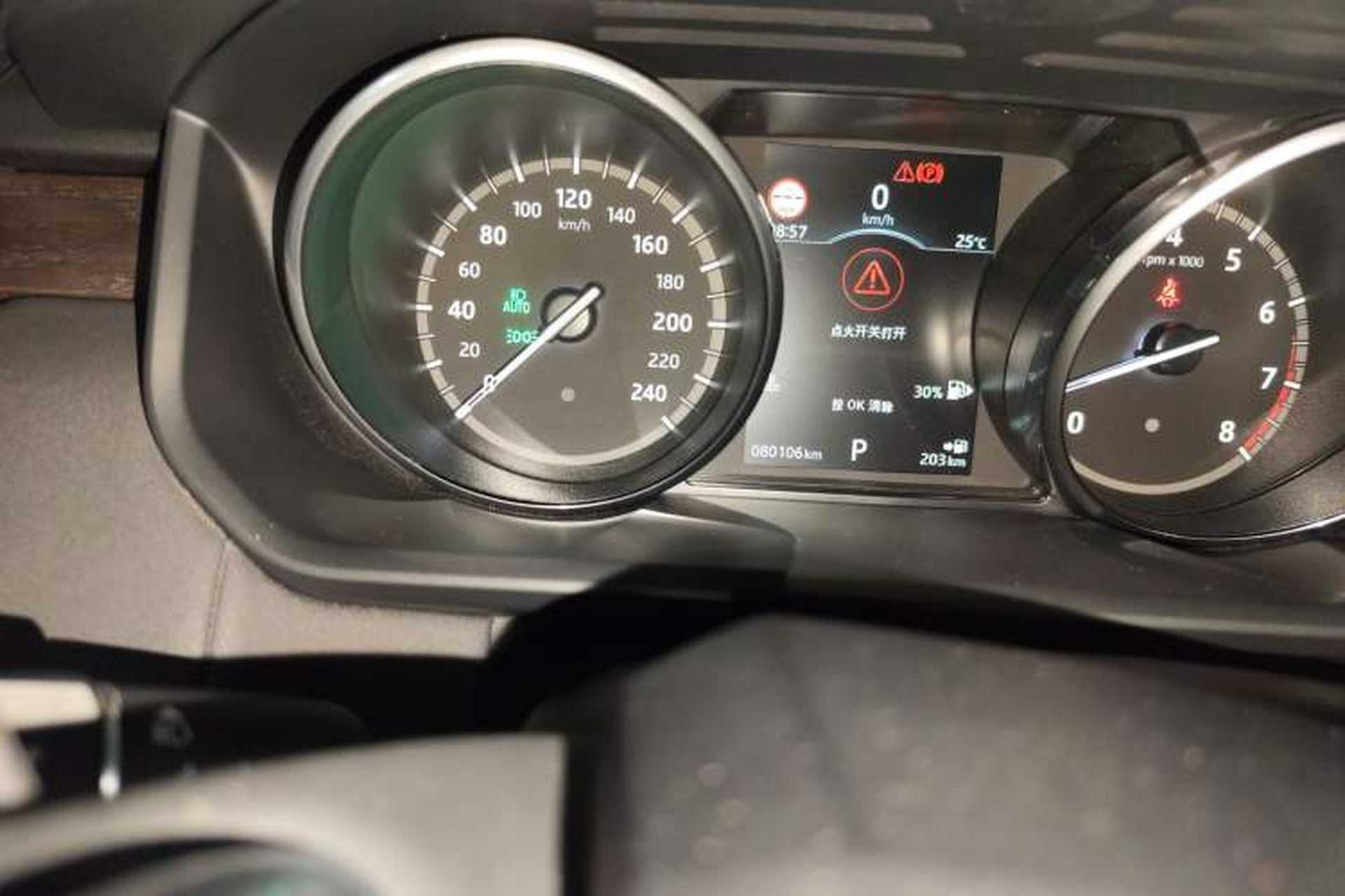 Used Land Rover Discovery 2017 3.0 SC V6 HSE Odometer Close Up