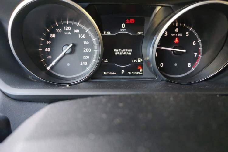 Used Land Rover Discovery 2017 3.0 SC V6 SE Odometer Close Up