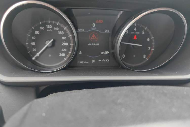 Used Land Rover Discovery 2017 3.0 SC V6 S Odometer Close Up