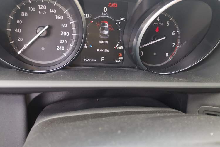 Used Land Rover Discovery 2017 3.0 SC V6 HSE Odometer Close Up
